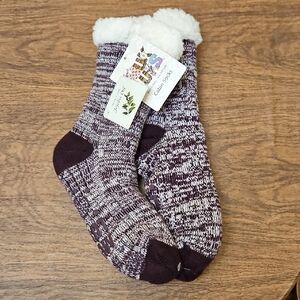 MUK LUKS NWT women's size s/m purple Cozy Knit cabin Socks with Fleece Lining